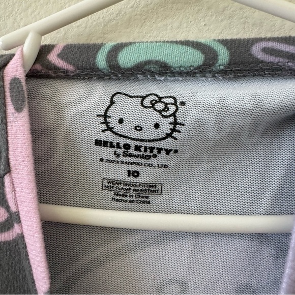 Hello Kitty Pajama Set - Picture 2 of 5